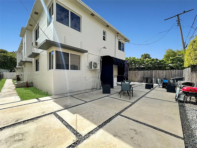965 Bay Dr #2 — Photo 24