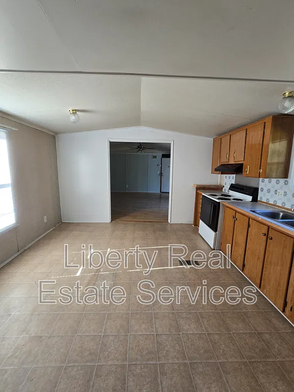 2 bed, 1.0 bath, 980 sqft, $995 — Photo 2