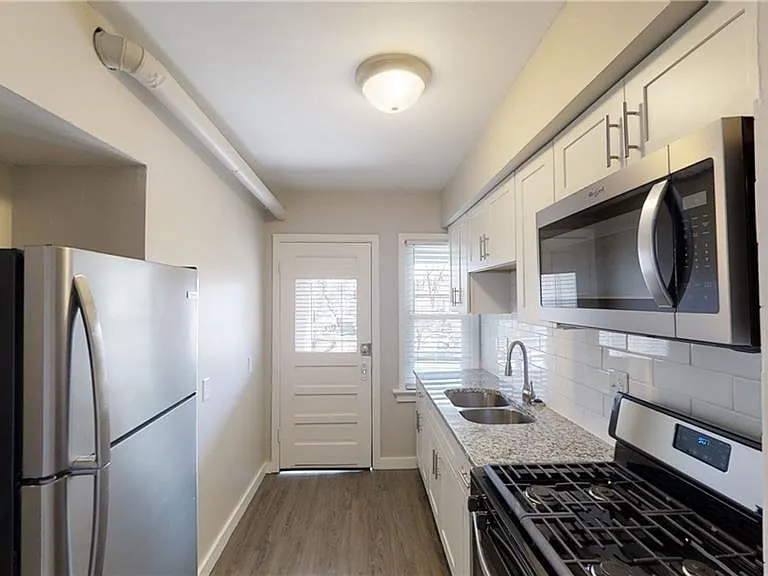 1215 W 41st St #2E — Photo 6