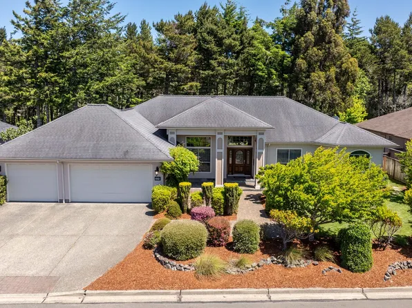 2225 Hayes St, North Bend, OR 97459