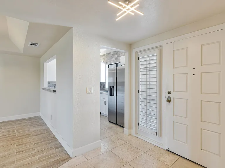 2931 E Rose Ln — Photo 5