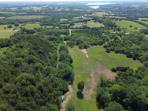 5781 Cecil Dr, Ozawkie, KS 66070
