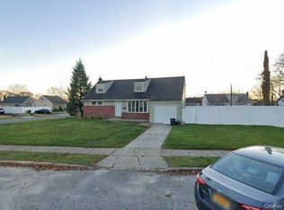 1618 Paula Ct, Bellmore, NY 11710