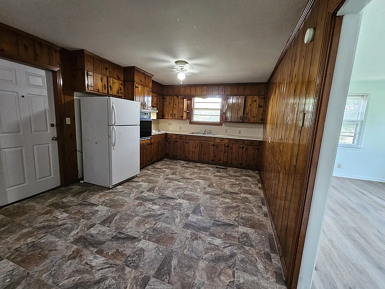 1106 Bel Aire Dr — Photo 7