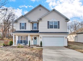 124 Garfield Ln, Simpsonville, SC 29681