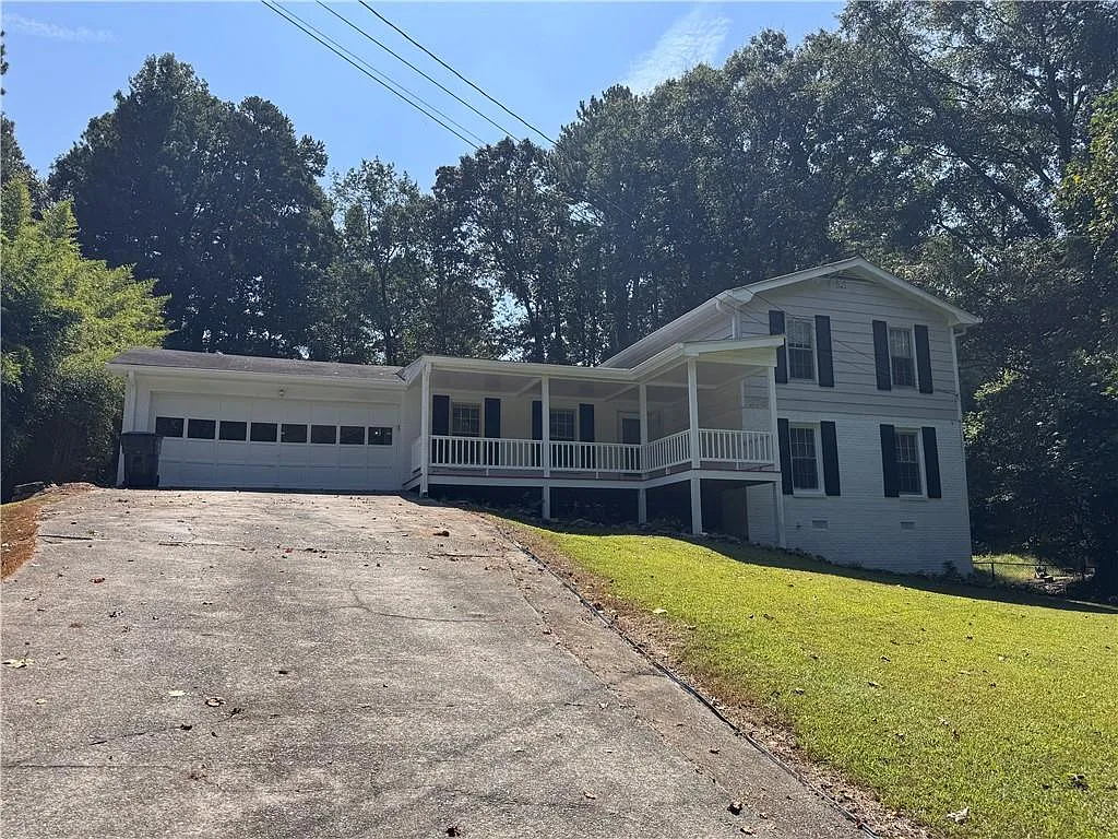 4 bed, 2.5 bath, 2000 sqft, $2,300 — Photo 2