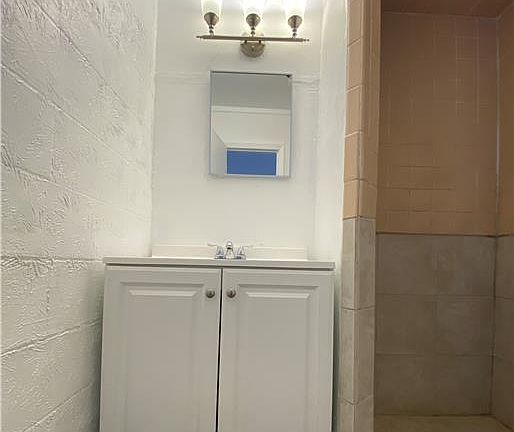 4th image of 302 W Valley Rd APT 3