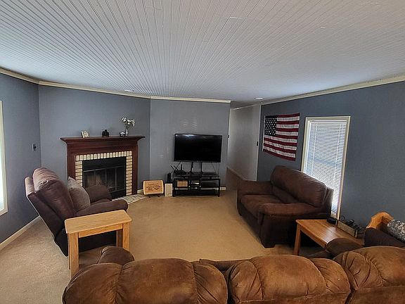 3rd image of 110 Wren Ave
