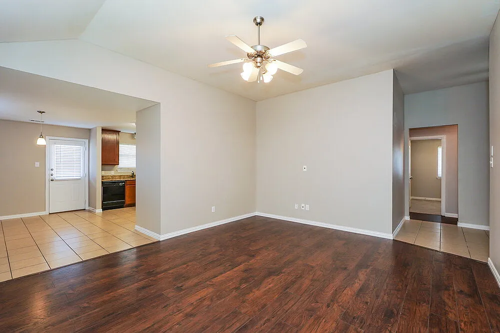 4 bed, 2.0 bath, 1634 sqft, $2,010 — Photo 4