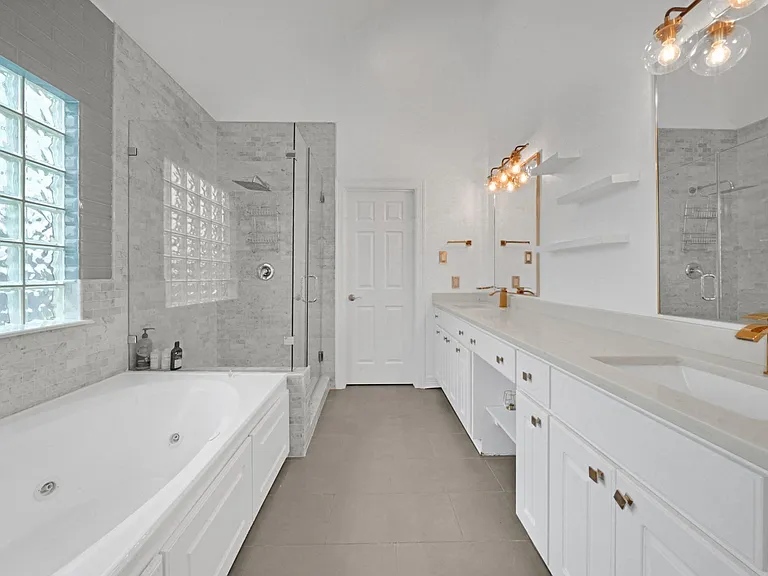 5323 Nolda St #D — Photo 3