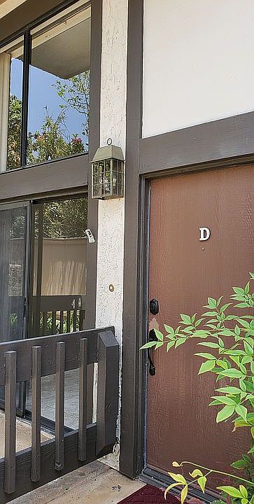 1909D FRONT DOOR + PATIO