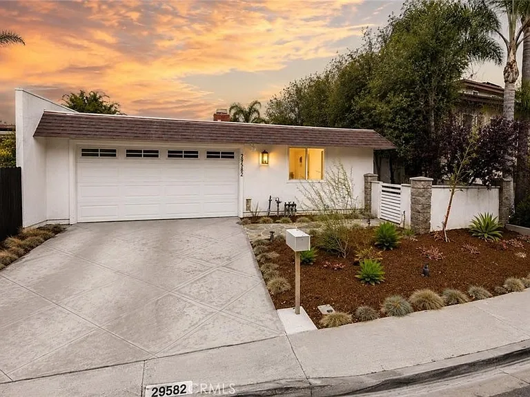 29582 Colebrook Dr — Photo 2