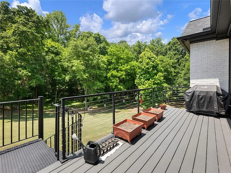 566 Versailles Dr — Photo 31