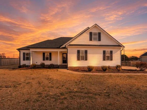 45 Braddock Dr, Lillington, NC 27546
