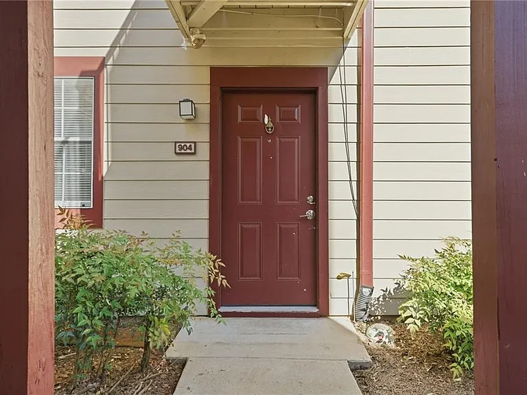 904 Wentworth Ct — Photo 24