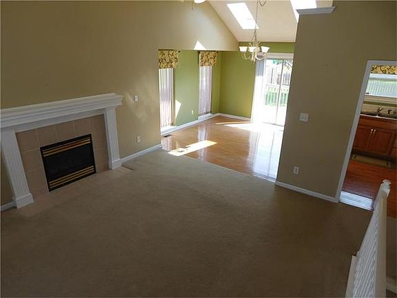 4th image of 829 SW Lee Ann Dr