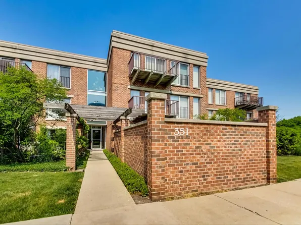 351 Kelburn Rd APT 213, Deerfield, IL 60015