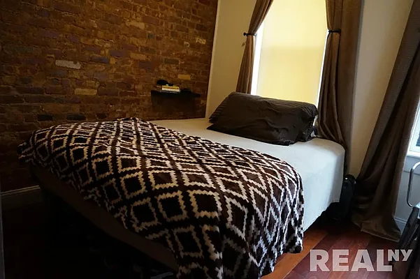 Rented by REAL New York | media 18