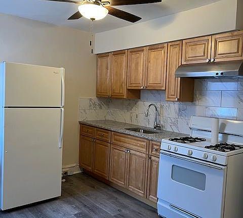 5th image of 3551 Sheffield Ave