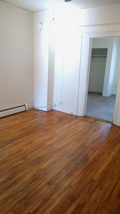 635 Adams St NE — Photo 3