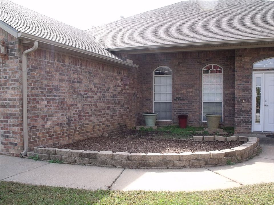 1st image of 2309 SW Primrose Ave