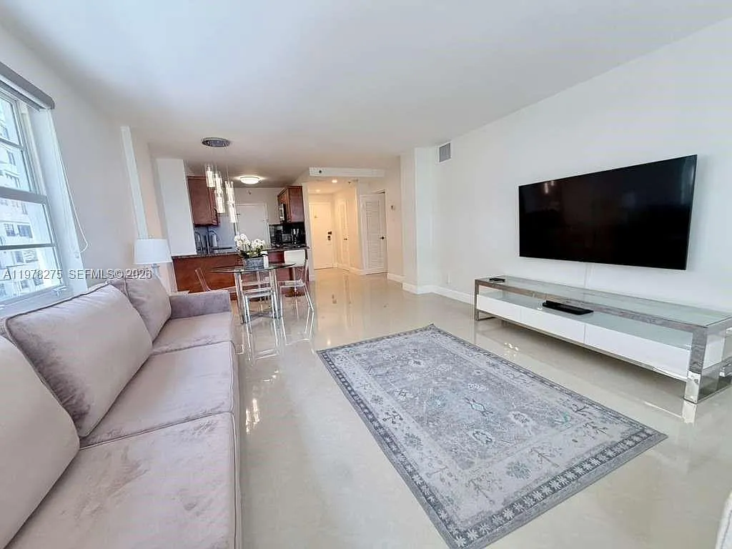 The Decoplage Condo — Photo 2