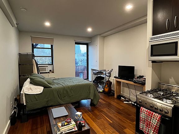 3rd image of 515 E 5th St APT 6C