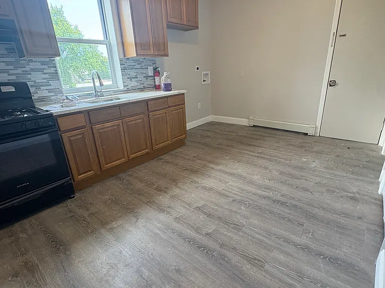 684 S 11th St #3 — Photo 2