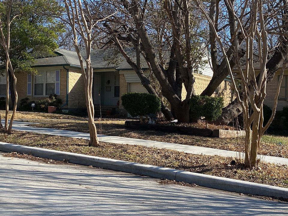 Right front picture of home