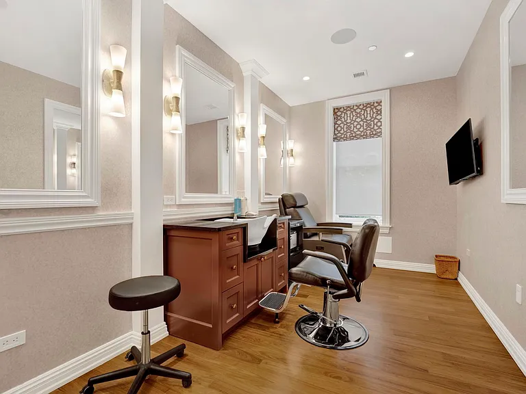 103 E Chestnut St #103 — Photo 15