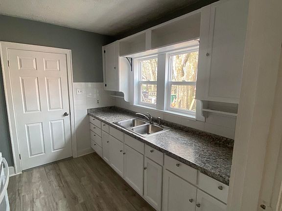 5th image of 219 Water St