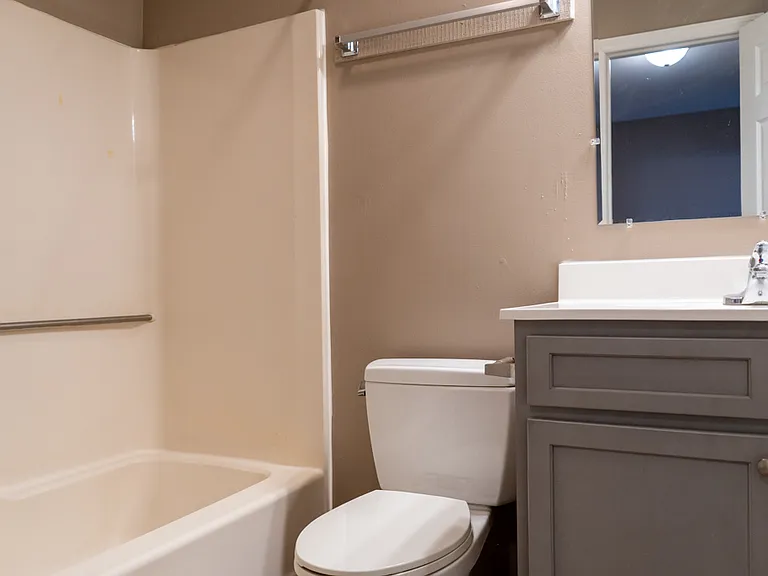 610 Southgate Dr — Photo 9