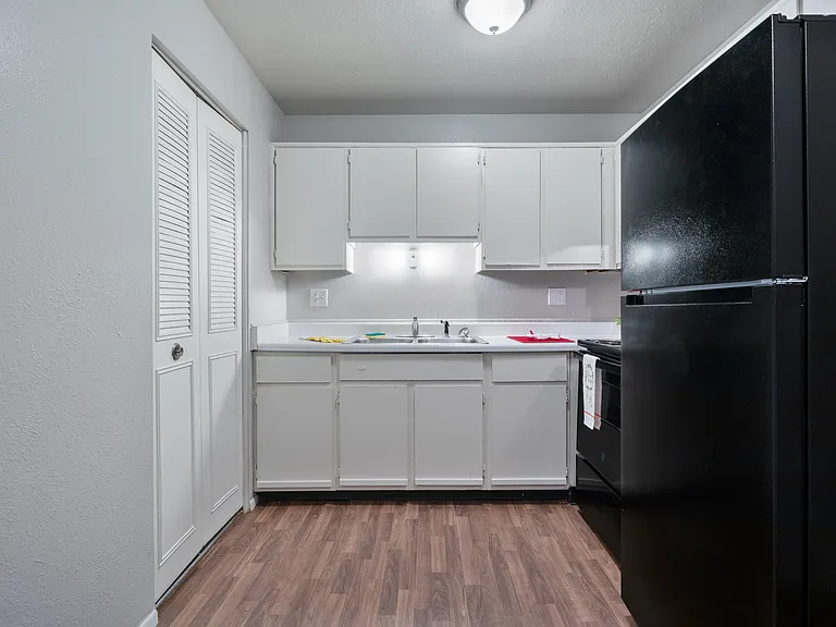 Miracle Manor Apartments — Photo 15