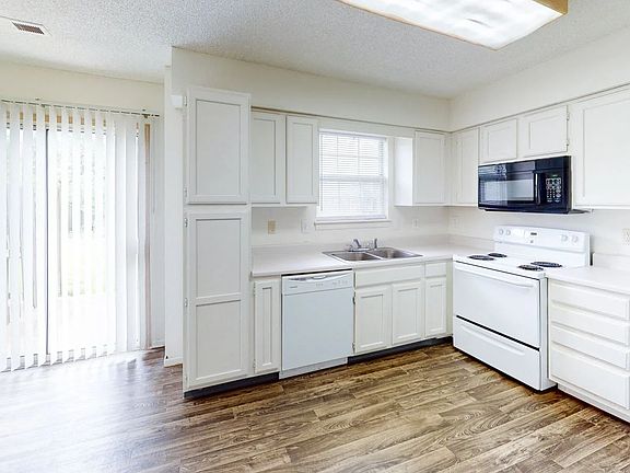 3rd image of 2226 S Rogers St #102