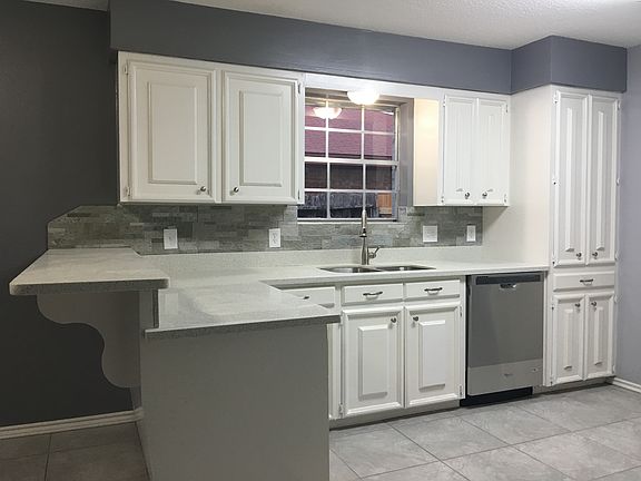 4th image of 3320 N 27th St