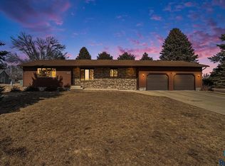 1404 SW 1st St, Madison, SD 57042