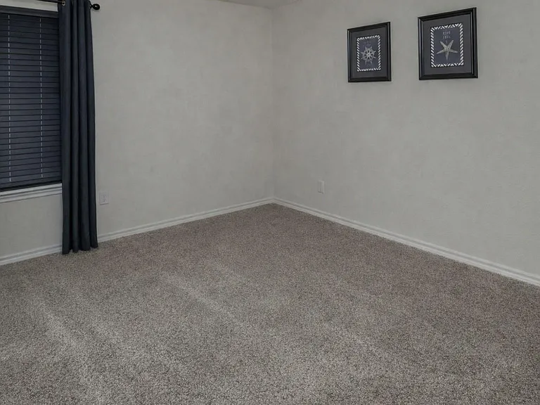 1018 Sycamore Dr — Photo 5