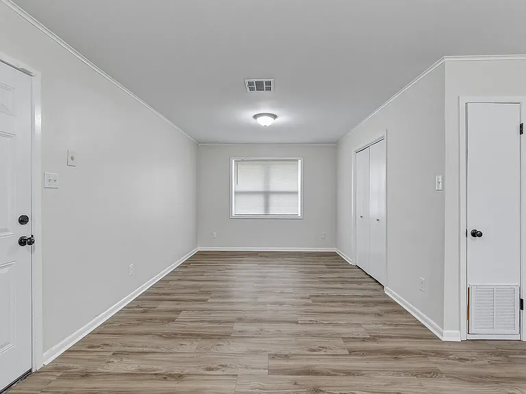 1304 Lewis St — Photo 3