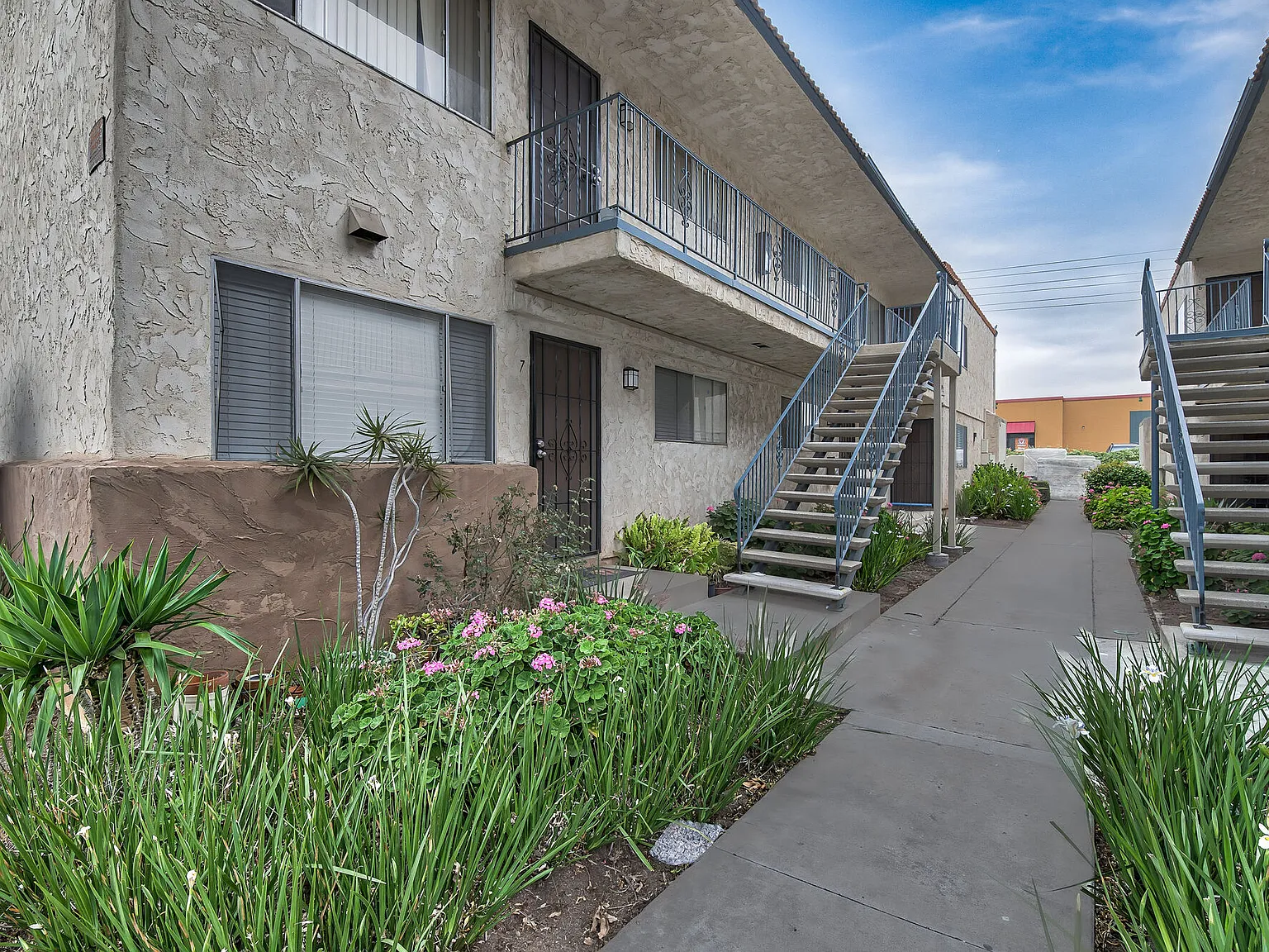 Sunshine Apartments — Photo 3