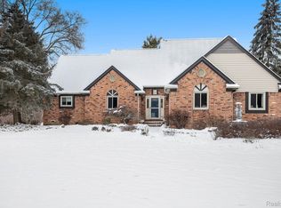 8878 Pippen Dr, Romeo, MI 48065