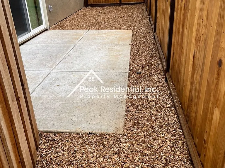 5218 Senesta Cir — Photo 24