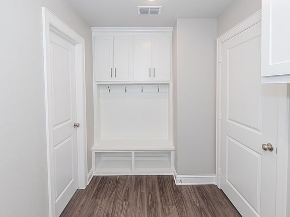 3rd image of 403 Meadow Ct