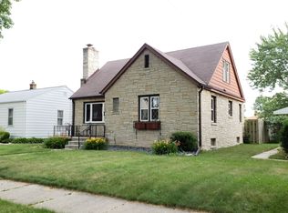 2701 E Van Norman Ave, Saint Francis, WI 53235