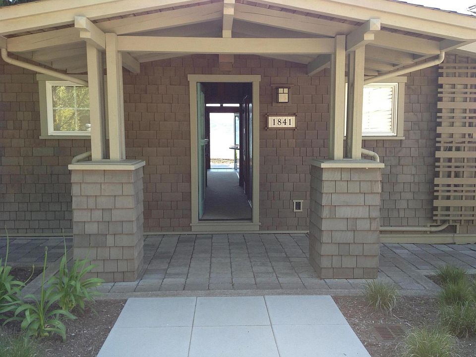 Front entrance and you can see right out to the canal!