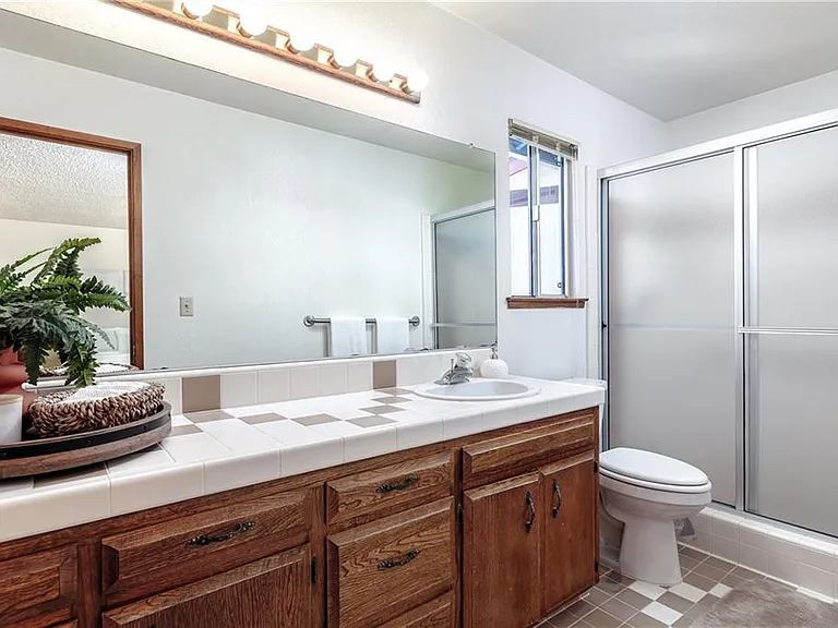 2440 Oak Ridge Dr — Photo 16