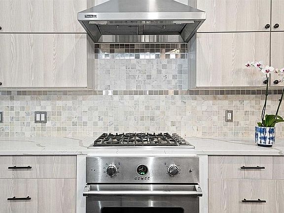 4th image of 308 Clifton Pl