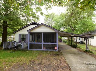 608 E Lizzie St, Selma, NC 27576