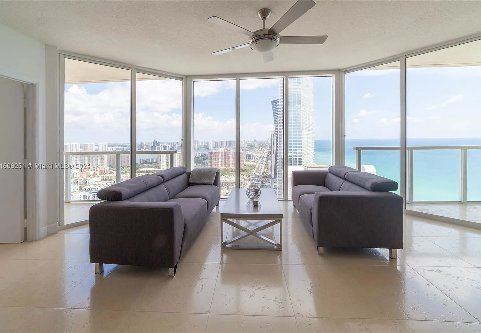 2 bed, 2.0 bath, 1423 sqft, $5,800 — Photo 4
