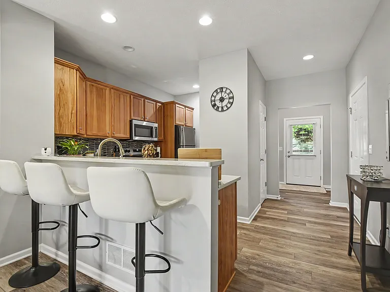 660 Braeside Dr SE — Photo 5