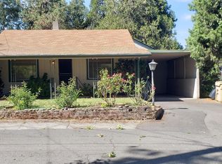 1250 Oakview Dr, Grants Pass, OR 97527